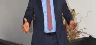 le-comedien-manan-kampess-se-devoile-comme-jamais-moi-homosexuel